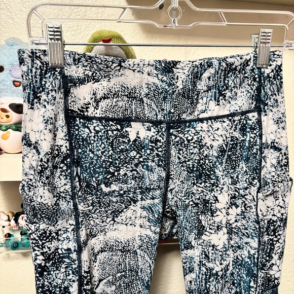 Lululemon Speed Up Tight *Full-On Luxtreme 28"
Wildwood Multi Size 6 - Picture 4 of 11